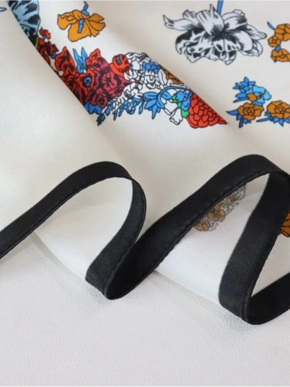 Mulberry Silk Blend Flower Steed Scarf Elegant Equestrian Silk Square